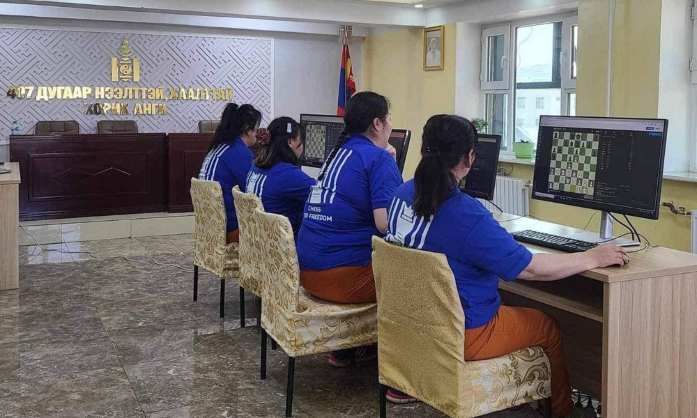 ЭМЭГТЭЙ ХҮМҮҮЖИГЧИД ШАТРЫН ДЭЛХИЙН ХОШОЙ АВАРГА БОЛЛОО