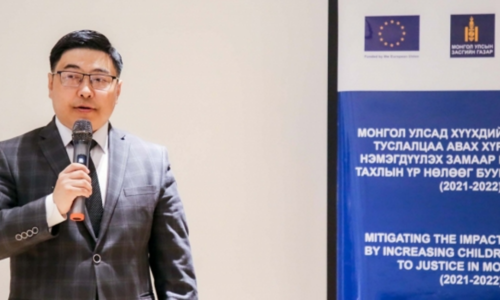 ХҮҮХДИЙН ЭРХИЙН ХУУЛЬ ЗҮЙН ХОРООНЫ СУРГАЛТЫГ ЗОХИОН БАЙГУУЛЖ БАЙНА